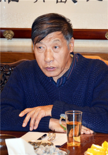 03-1《中國宮廷家具》編委會主任、北京故宮博物院研究員胡德生主持會議_副本